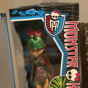 RARE limited edition Monster High Swimclass  jenifire Exclusive July Justice new